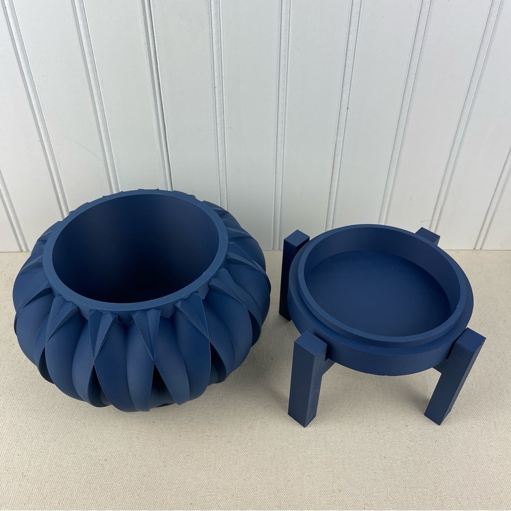 Halden Planter Pot, Indoor Planter w/ Drainage Hole and Drip Tray - Picture 8 of 10